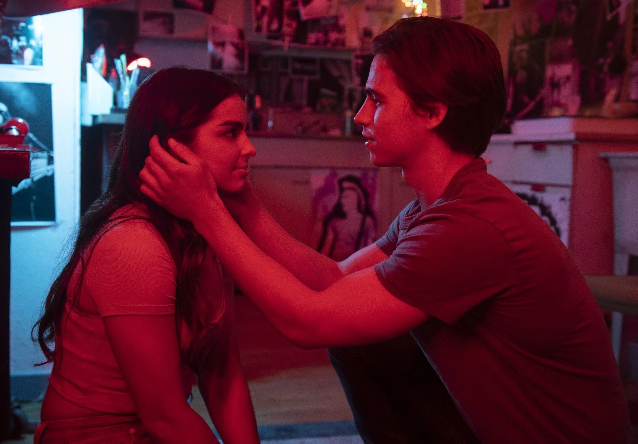 Tanner Buchanan cala os haters ao defender Addison Rae por ‘Ele é Demais’: “Ela fez um trabalho incrível!”