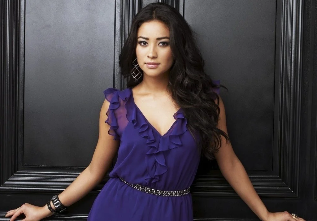 Emily em reboot de ‘Pretty Little Liars’? Shay Mitchell diz se participaria da série