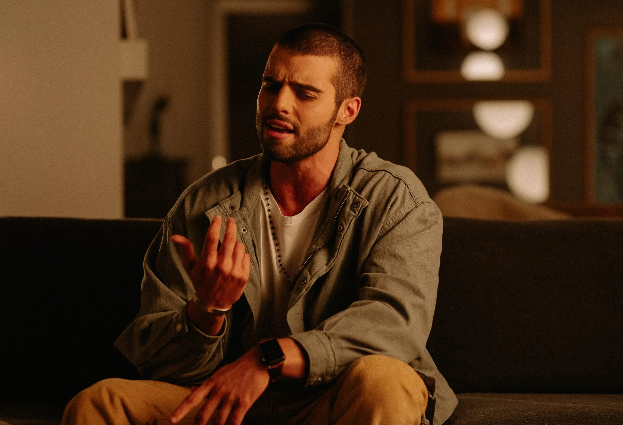 Zek celebra as muitas formas de amor no clipe de ‘Sempre Te Quis’! Vem assistir