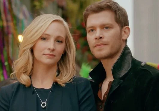 Criadora de ‘The Vampire Diaries’ revela que Klaus e Caroline não aconteceria nos dias atuais! Entenda
