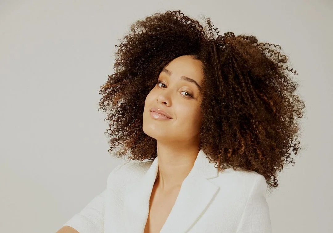 Lee Rodriguez revela ter se sentido pressionada para se assumir após interpretar Fabiola em ‘Eu Nunca…’