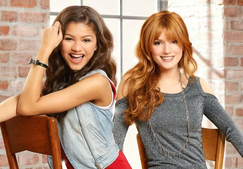 Zendaya e Bella Thorne ainda são amigas? Atriz relembra época de ‘No Ritmo’ ao lado da ruiva