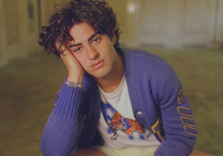 Crush não sai da cabeça de Lucas Pretti na nova música ‘Oi, Sumido’! Vem ouvir