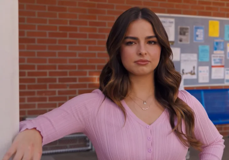 Addison sem mão? Você tem que ver esse erro de edição no filme ‘Ele é Demais’