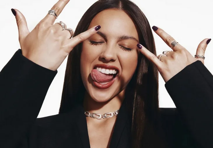 Vem aí? Fãs desconfiam que Olivia Rodrigo irá lançar um documentário sobre sua vida