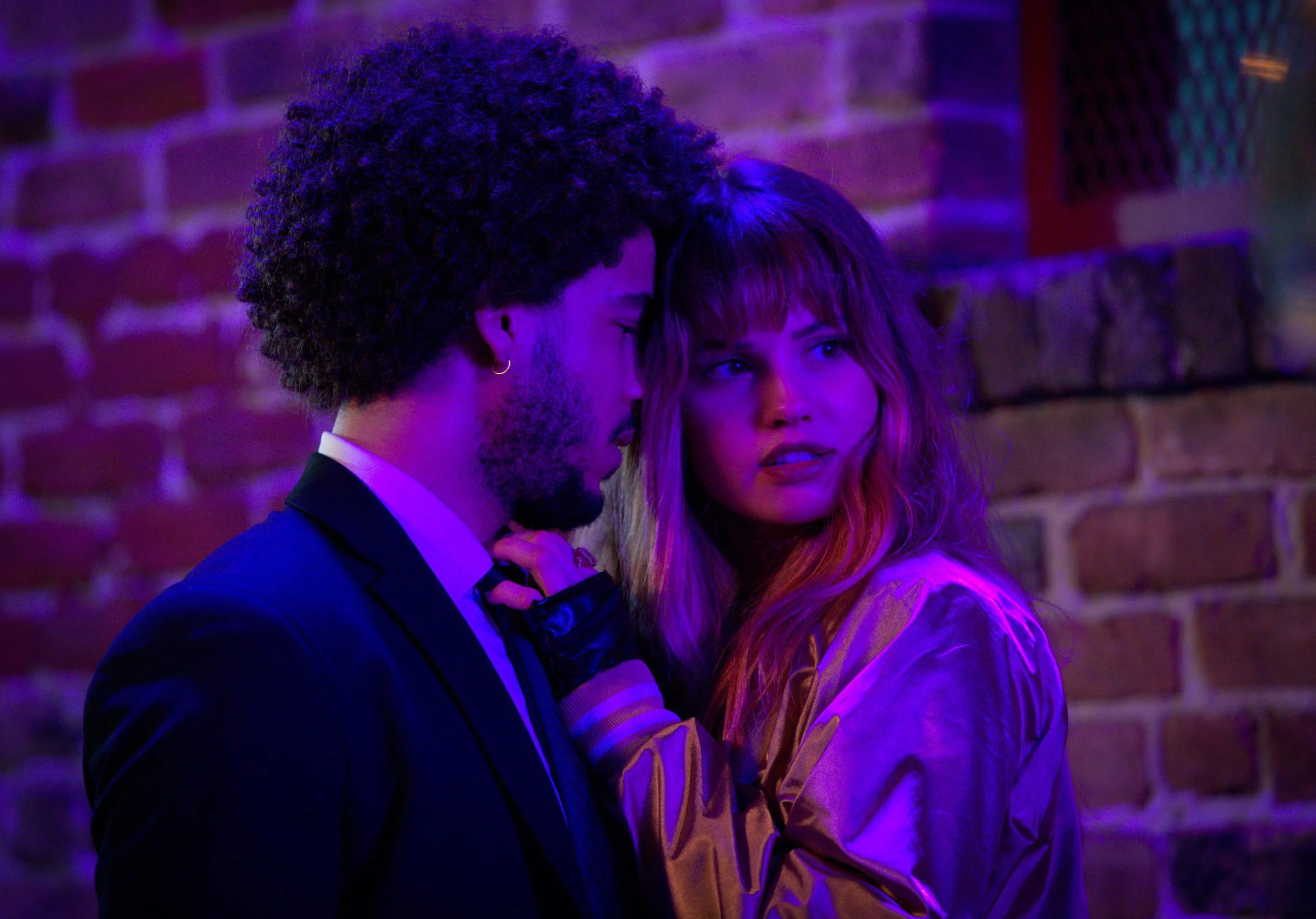 Debby Ryan é uma vampira no novo filme de terror da Netflix! Veja o trailer de ‘As Passageiras’