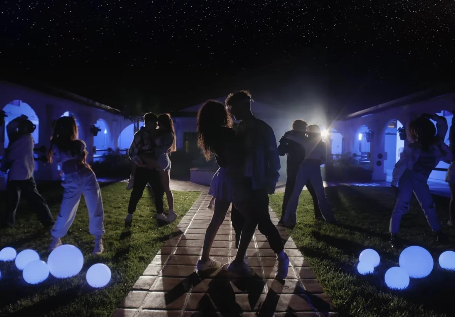 Now United: ‘Dance Like That’ ganha clipe com cenas inéditas e divertidos erros de gravação