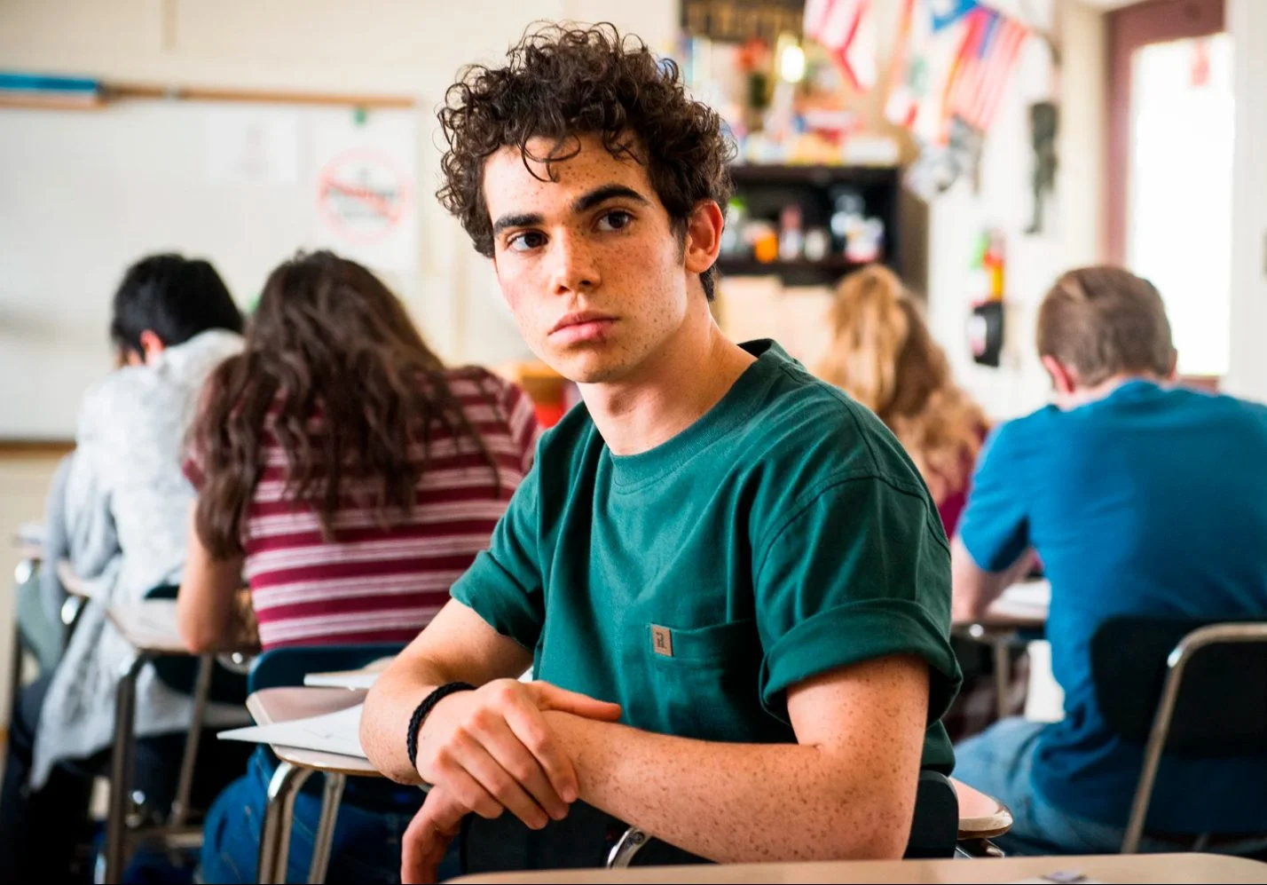 Cameron Boyce é agredido por colegas no trailer de seu último filme, ‘Runt’! Confira