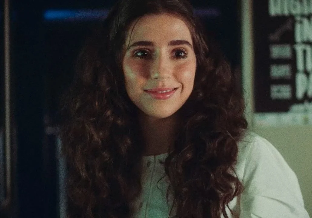 ‘Desculpa’: Novo clipe de Nina Fernandes continua história iniciada em ‘Te Procuro’