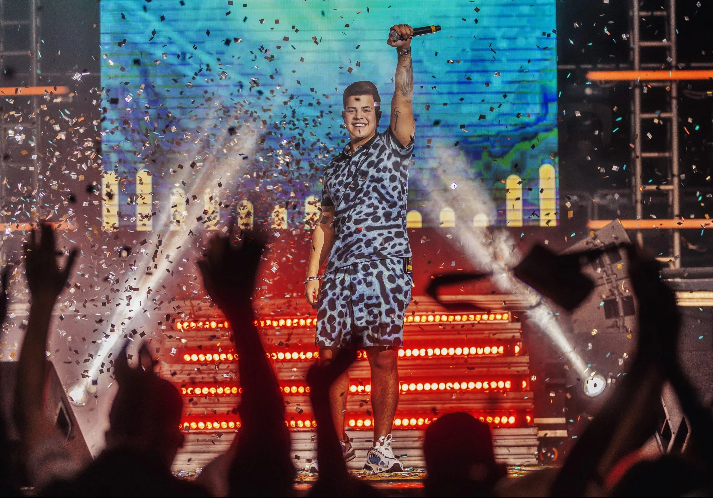 MC Doni faz resumo cantado da 1ª temporada de ‘Sintonia’ ao som de ‘Te Amo Sem Compromisso’