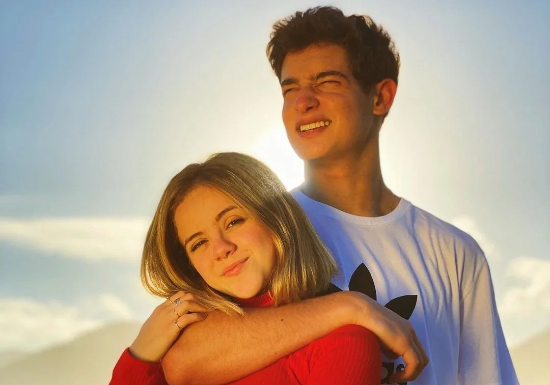 ‘Era Você’: Julia Svacinna vive um amor adolescente no clipe de sua nova música