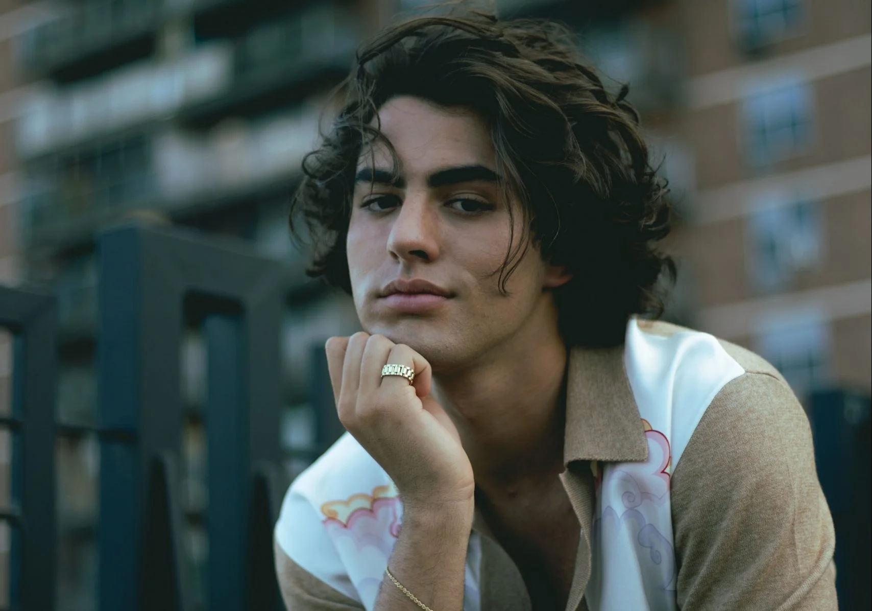 Lucas Pretti comemora sucesso de ‘Me Chama’ revelando curiosidades sobre a faixa