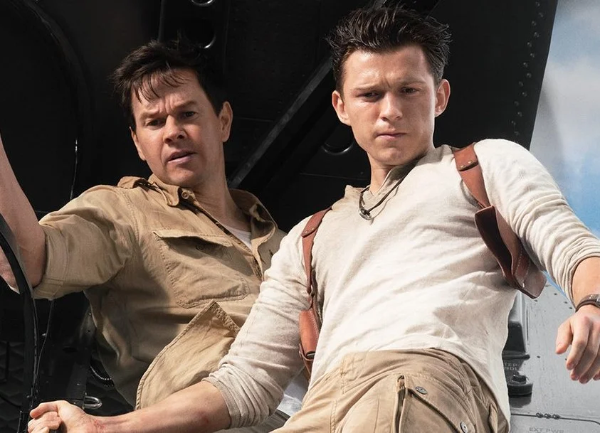 Tom Holland se joga nas cenas de ação em novo trailer de ‘Uncharted: Fora do Mapa’