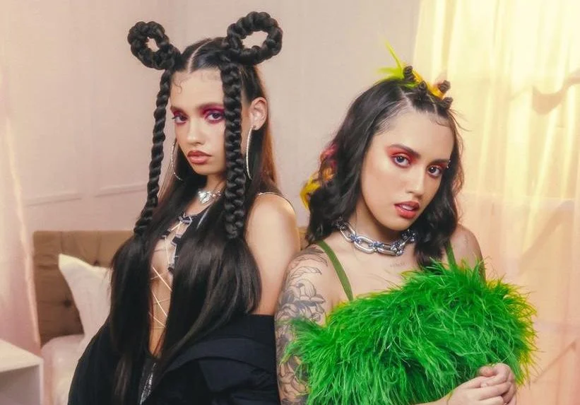 Carol & Vitória liberam versão remixada do hit ‘Eu Tô Gostando De Um Menino Aí’