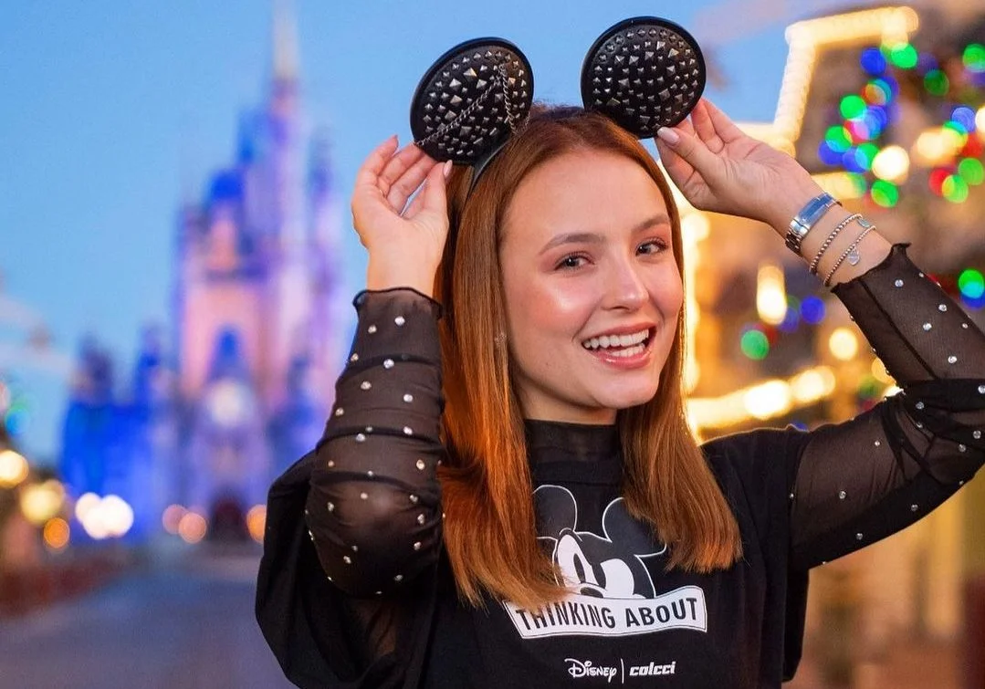 De saco cheio? Larissa Manoela dá sua opinião sobre o meme de levar os boys pra Disney