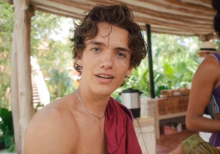 Noah Urrea testa positivo para Covid-19 e tranquiliza os fãs em live