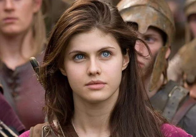 Vai rolar? Alexandra Daddario responde se irá participar da série de Percy Jackson