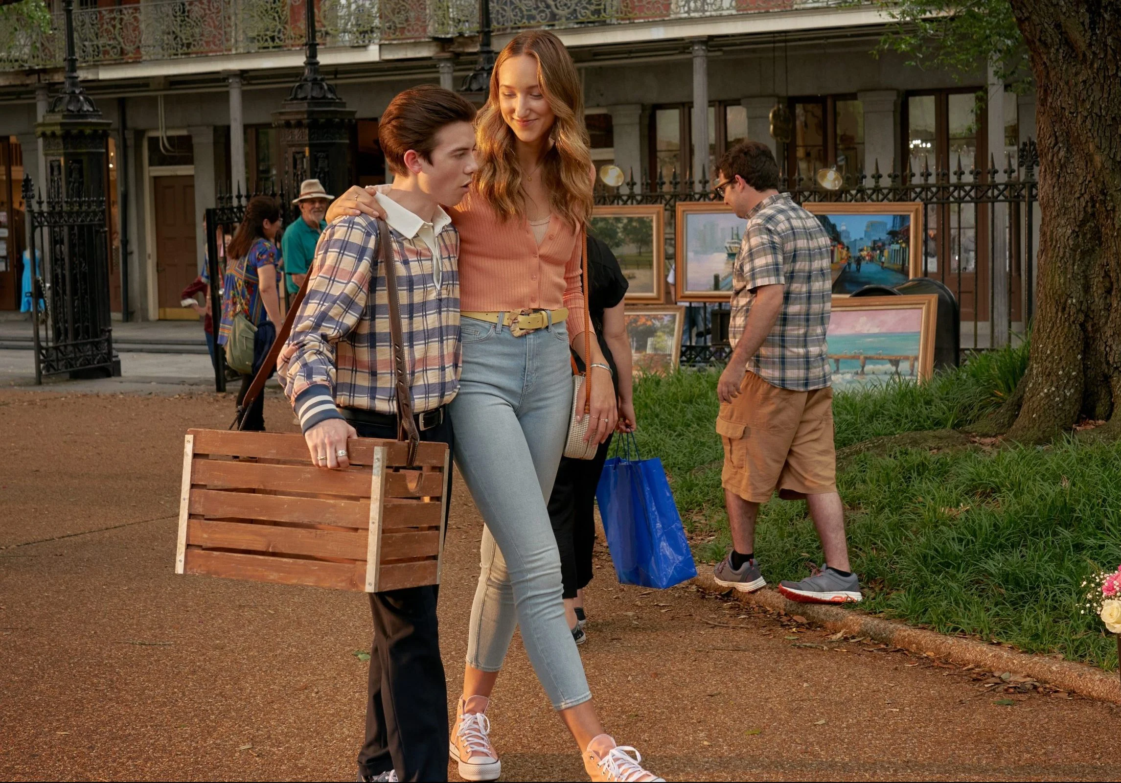 Jodi se torna popular e seu namoro é posto à prova no trailer de ‘Crush à Altura 2’