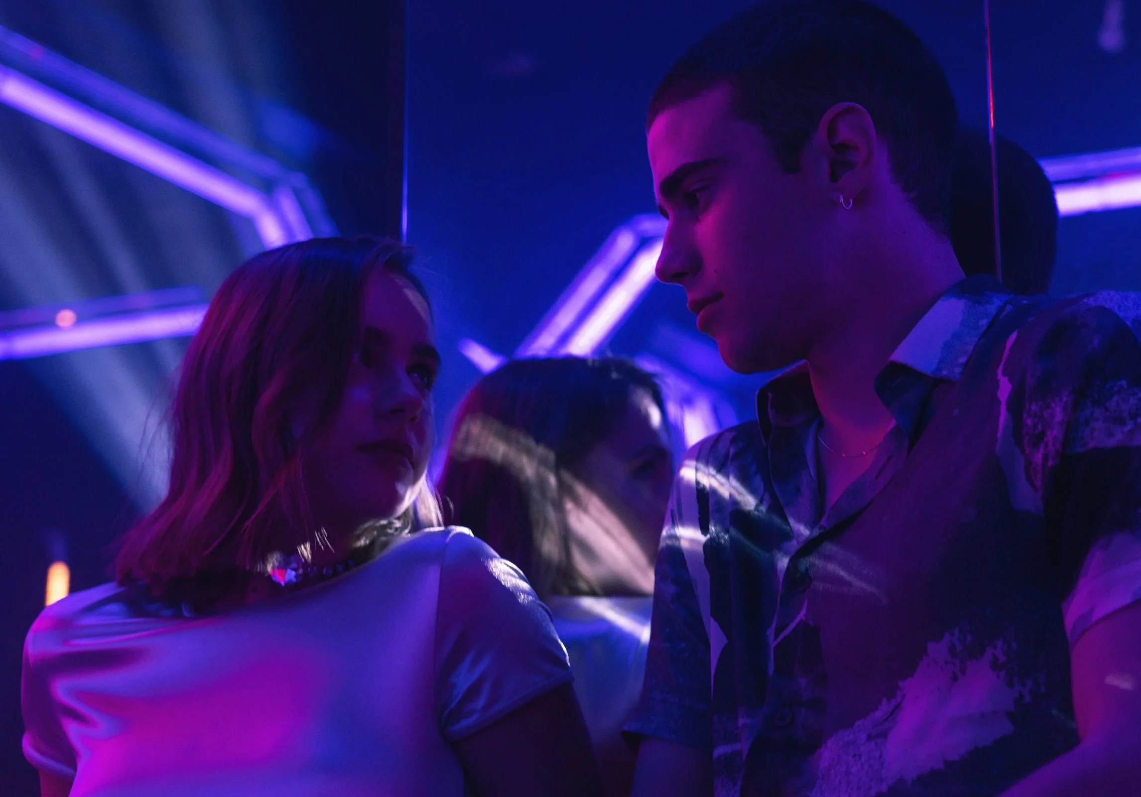 Julio Peña e Clara Galle stalkeiam o crush? Casal de ‘Através da Minha Janela’ revela o que ama ou odeia