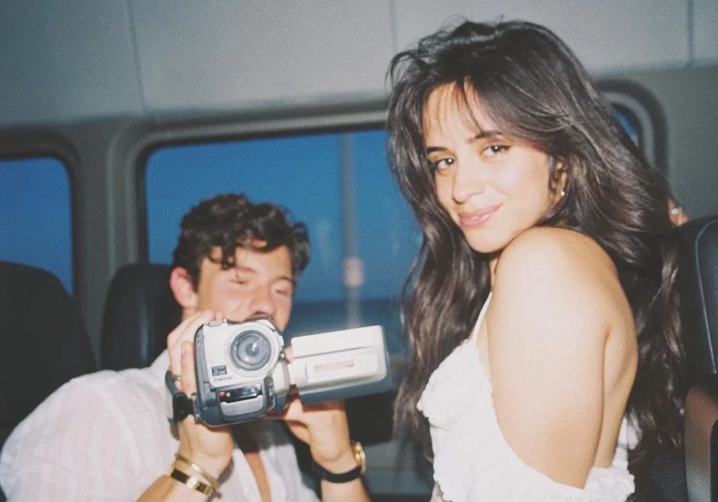 Shawn Mendes confessa que se sente sozinho após término com Camila Cabello