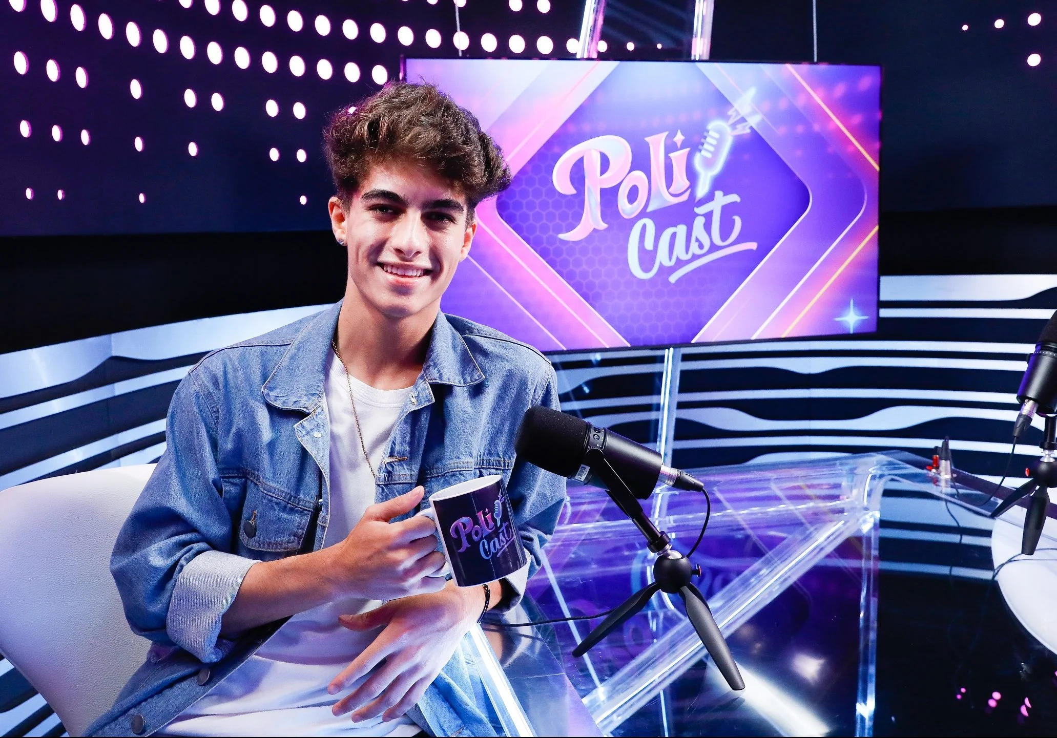 Lucas Burgatti revela como é atuar com sua ex, Sophia Valverde, e se shippa #Poliéric