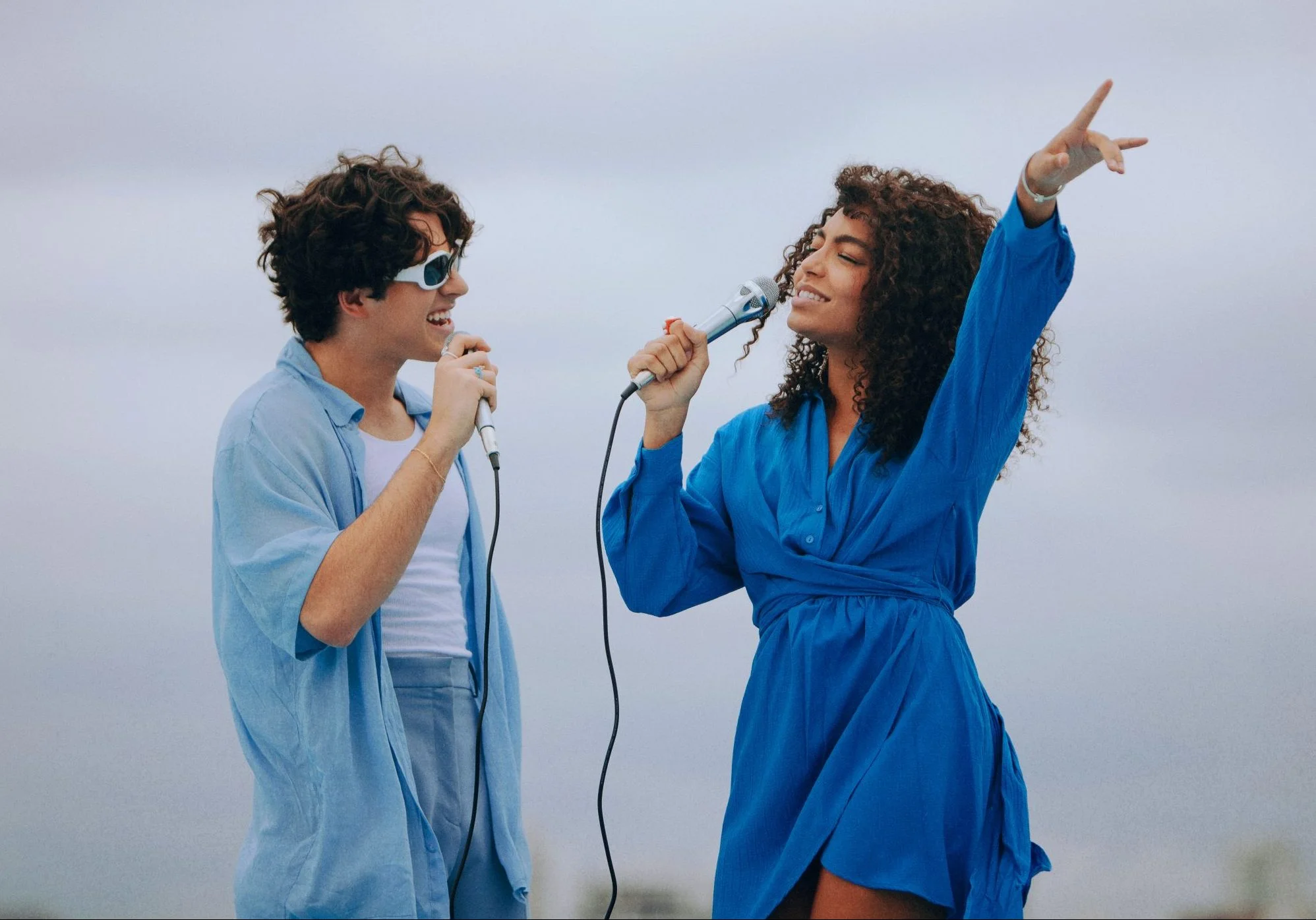 Any Gabrielly se junta a Lucas Pretti no cover do hit ‘Meet Me At Our Spot’! Vem conferir