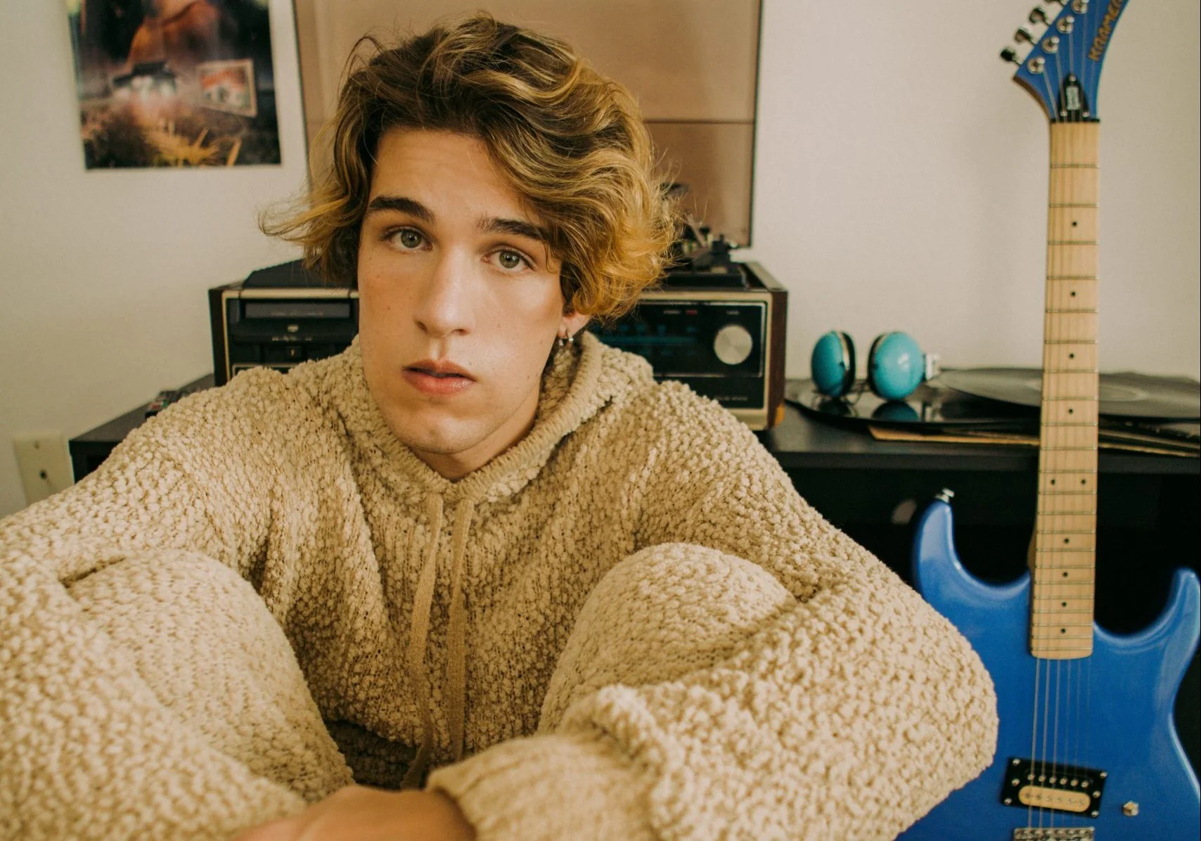 Nova era! Mu Bispo está de volta com o single duplo ‘Alguém’ e ‘Deixa o Tempo’