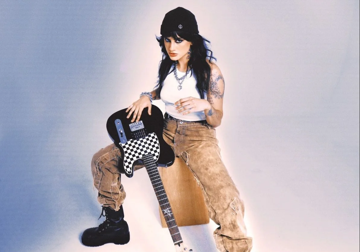 DAY anuncia sessão de autógrafos de seu livro em São Paulo! Saiba como participar