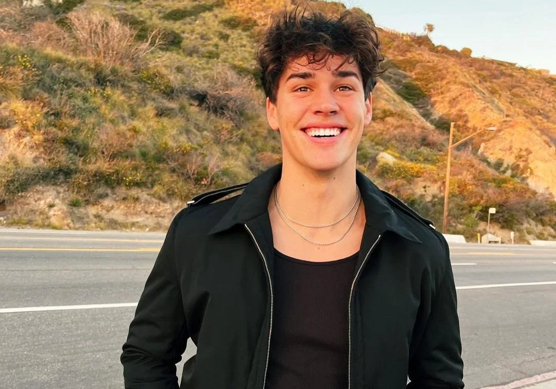 Ele agora é ator! Noah Beck fará sua estreia nos cinemas estrelando uma comédia romântica