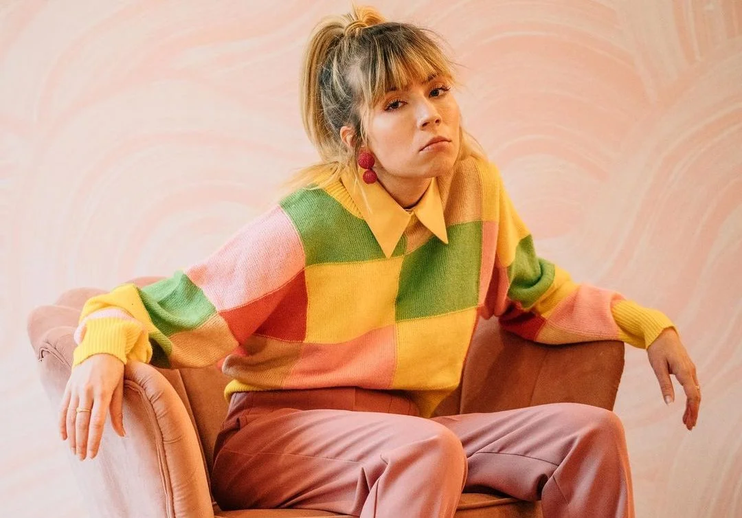 Jennette McCurdy anuncia autobiografia com título chocante e detalhes delicados da sua vida