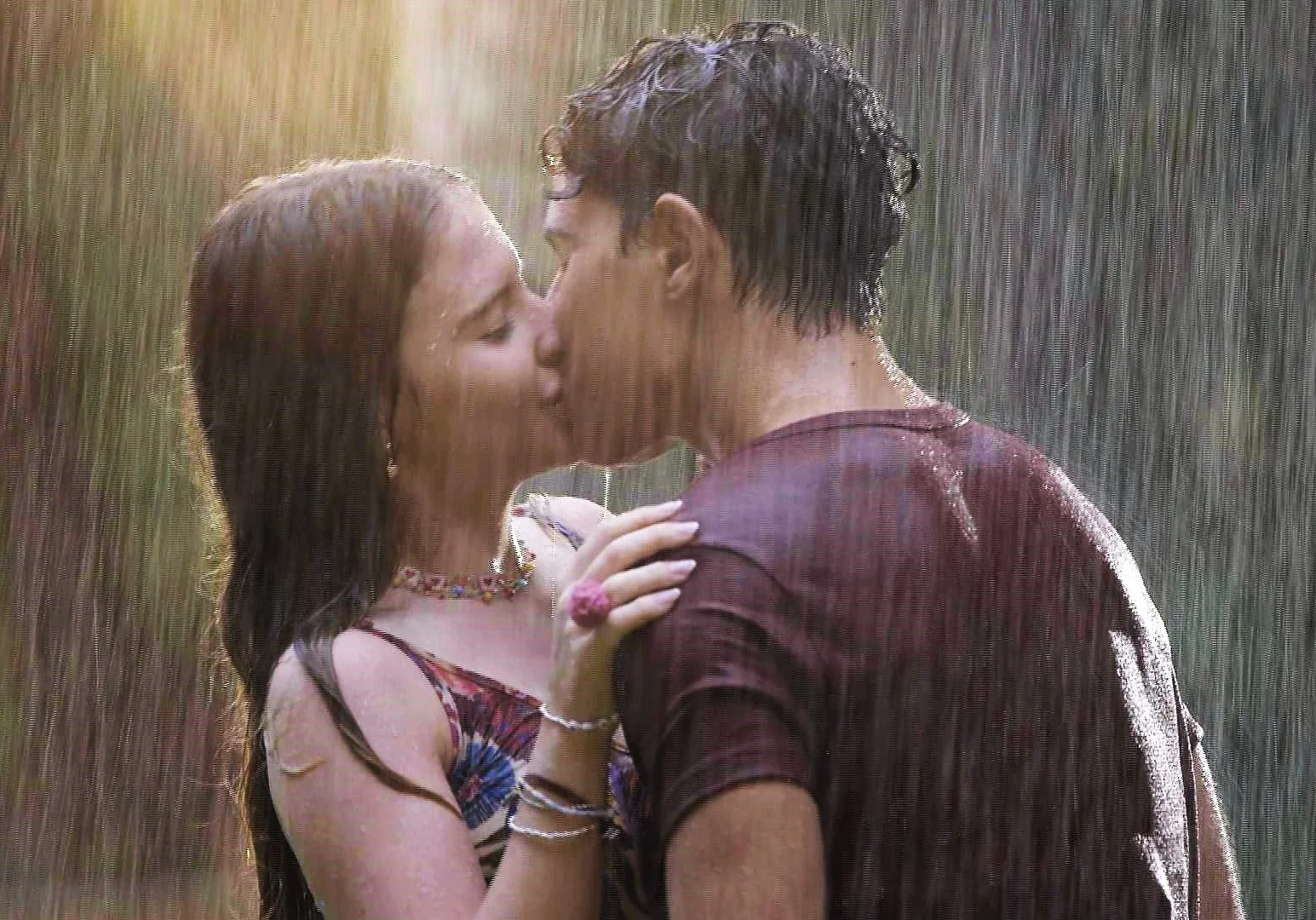 Primeiro beijo de Joliana e o que mais vai rolar nesta quarta-feira (20) em ‘Poliana Moça’