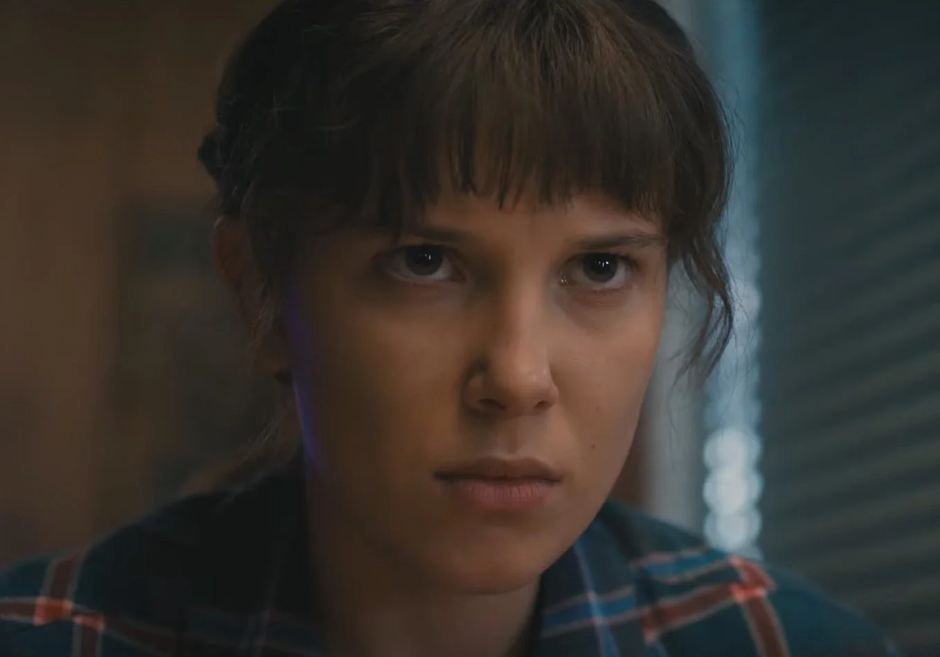 Millie Bobby Brown reflete sobre as desvantagens de crescer sob os holofotes