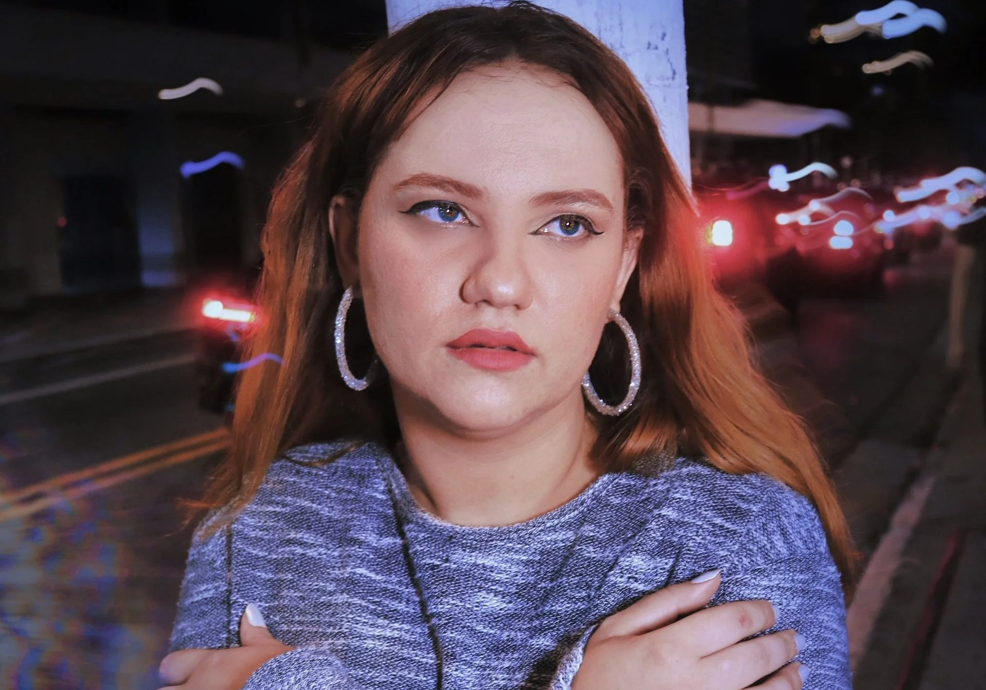 Inspirada no outono paulistano, Rafaella Meirelles lança a faixa ‘Dias Frios de São Paulo’