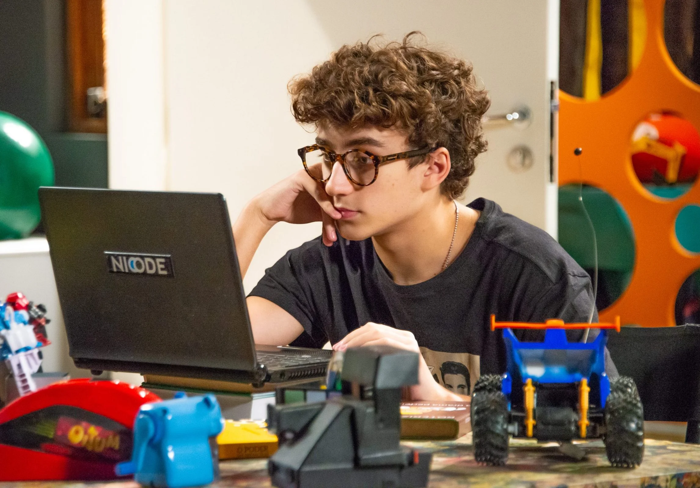 ‘Poliana Moça’: Algo inesperado acontece no date de Luigi e Song no capítulo desta quarta-feira (13)