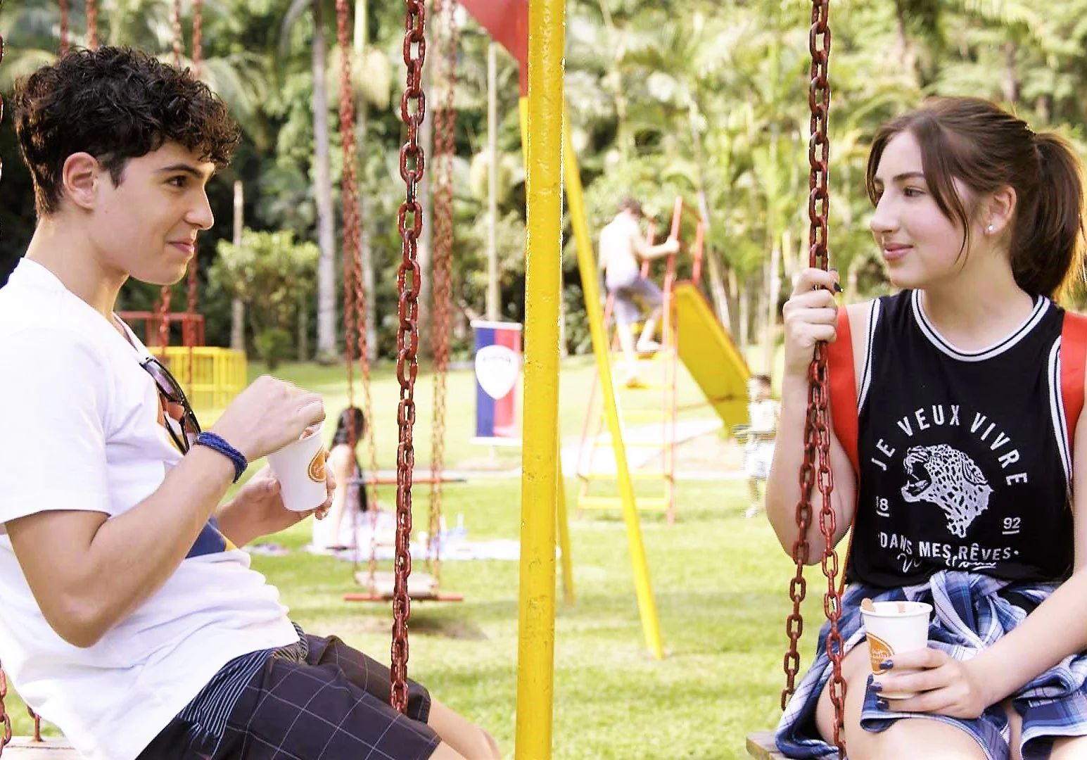 “Vai rolar umas beijocas”, revela Luisa Bresser sobre Helena e João em ‘Poliana Moça