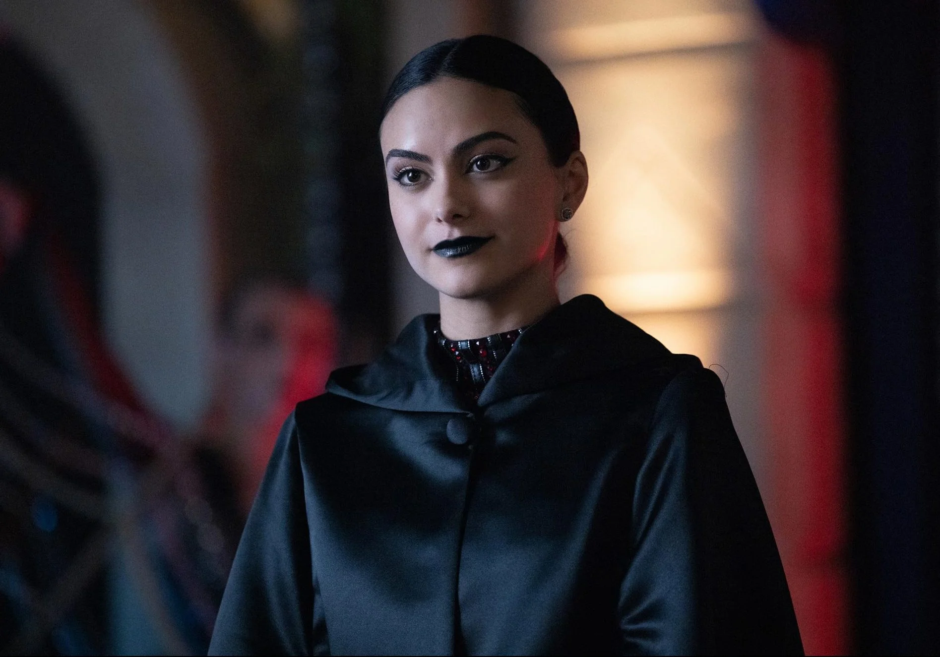 Você precisar ver a Cami Mendes performando uma versão dark de ‘Toxic’ em ‘Riverdale’