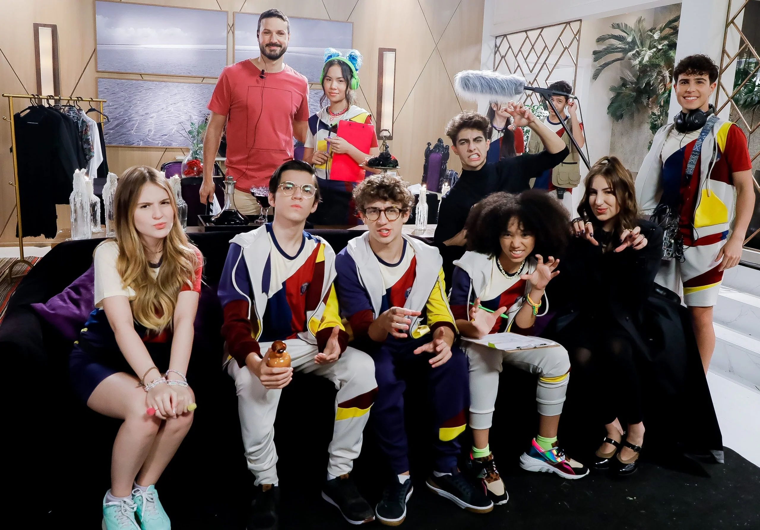 ‘Poliana Moça’: João e Poliana sentem ciúmes do outro na gravação da websérie nesta sexta-feira (6)