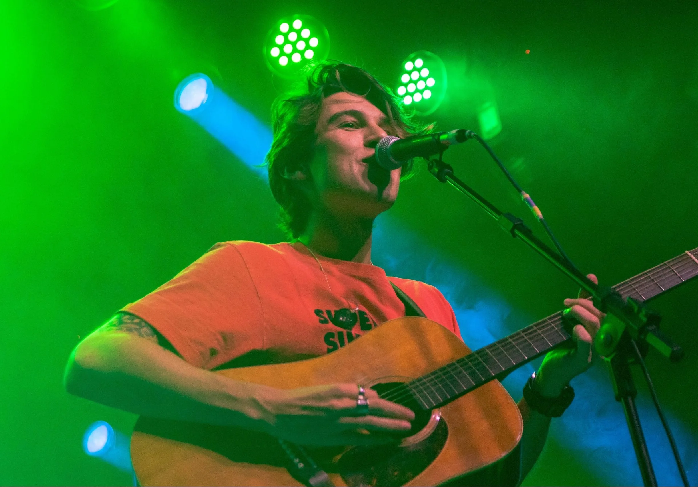 Após três anos, Mu Bispo retorna aos palcos abrindo o show do Boyce Avenue