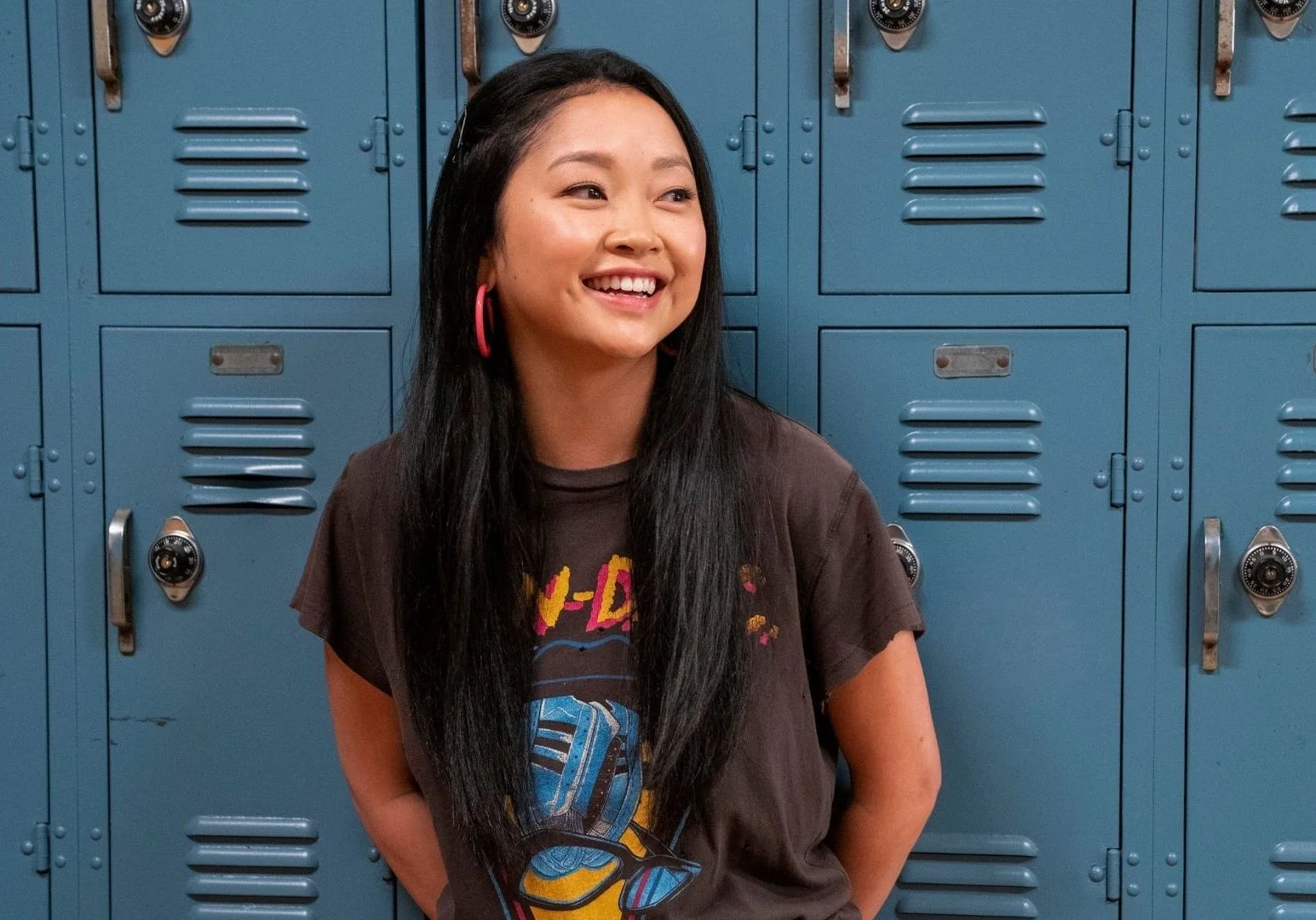 Lana Condor é uma fantasma popular no primeiro trailer de ‘Boo, Bitch’