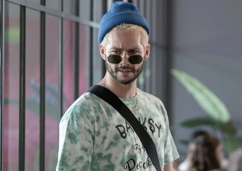 Trailer inédito de ‘Not Okay’ traz novas cenas de Dylan O’Brien loiro e você não está pronto