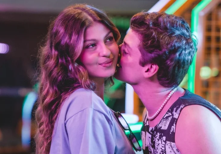 Gabriel Froede vive um romance de filme no clipe de ‘Enquanto Durou’! Assista