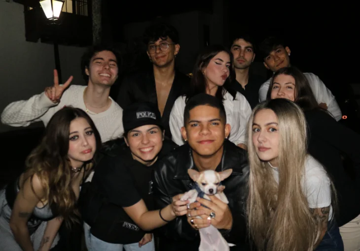 Sofia Santino e amigos fogem de assassino na comédia de terror ‘Sexta-Feira 12’