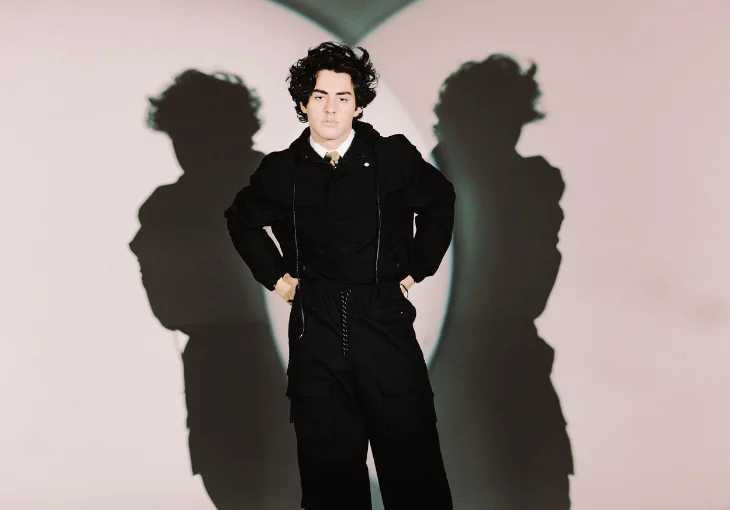 Com 6 faixas, Lucas Pretti lança o EP intimista ‘Chora Por Mim’