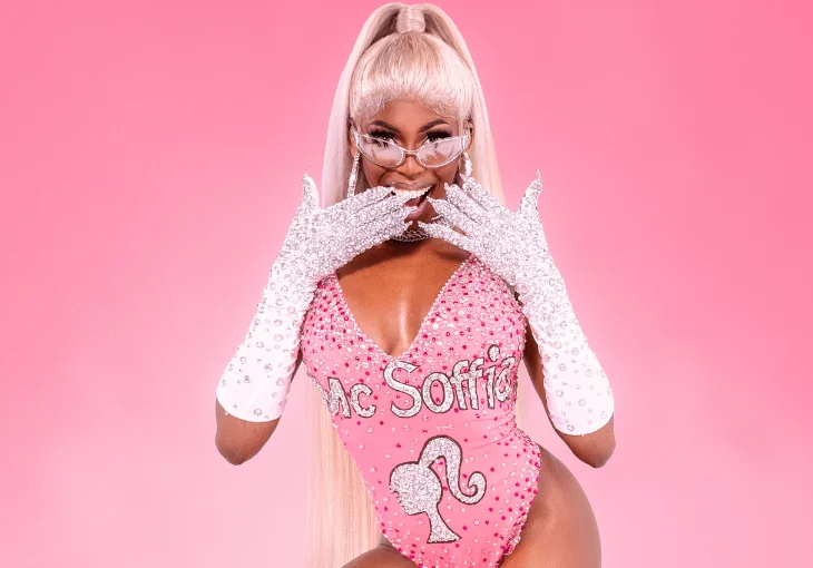 Inspirado em ‘Barbie’, MC Soffia lança o clipe de ‘Espelho Meu’