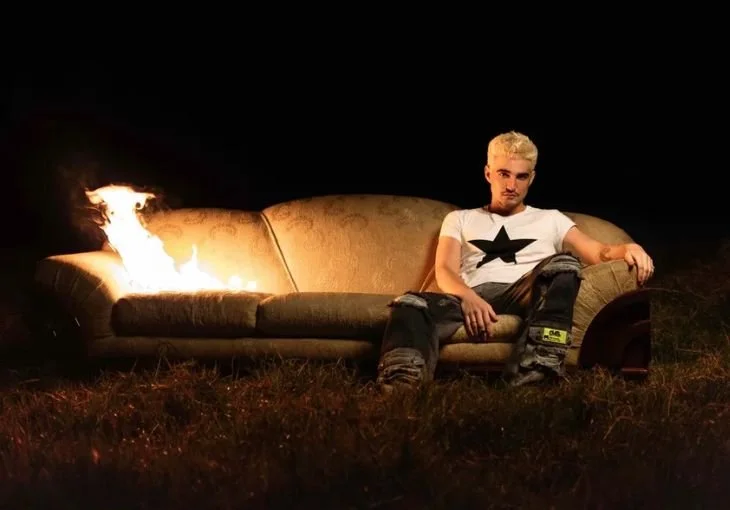 Ele não para! Jão lança performance ao vivo de ‘Me Lambe’