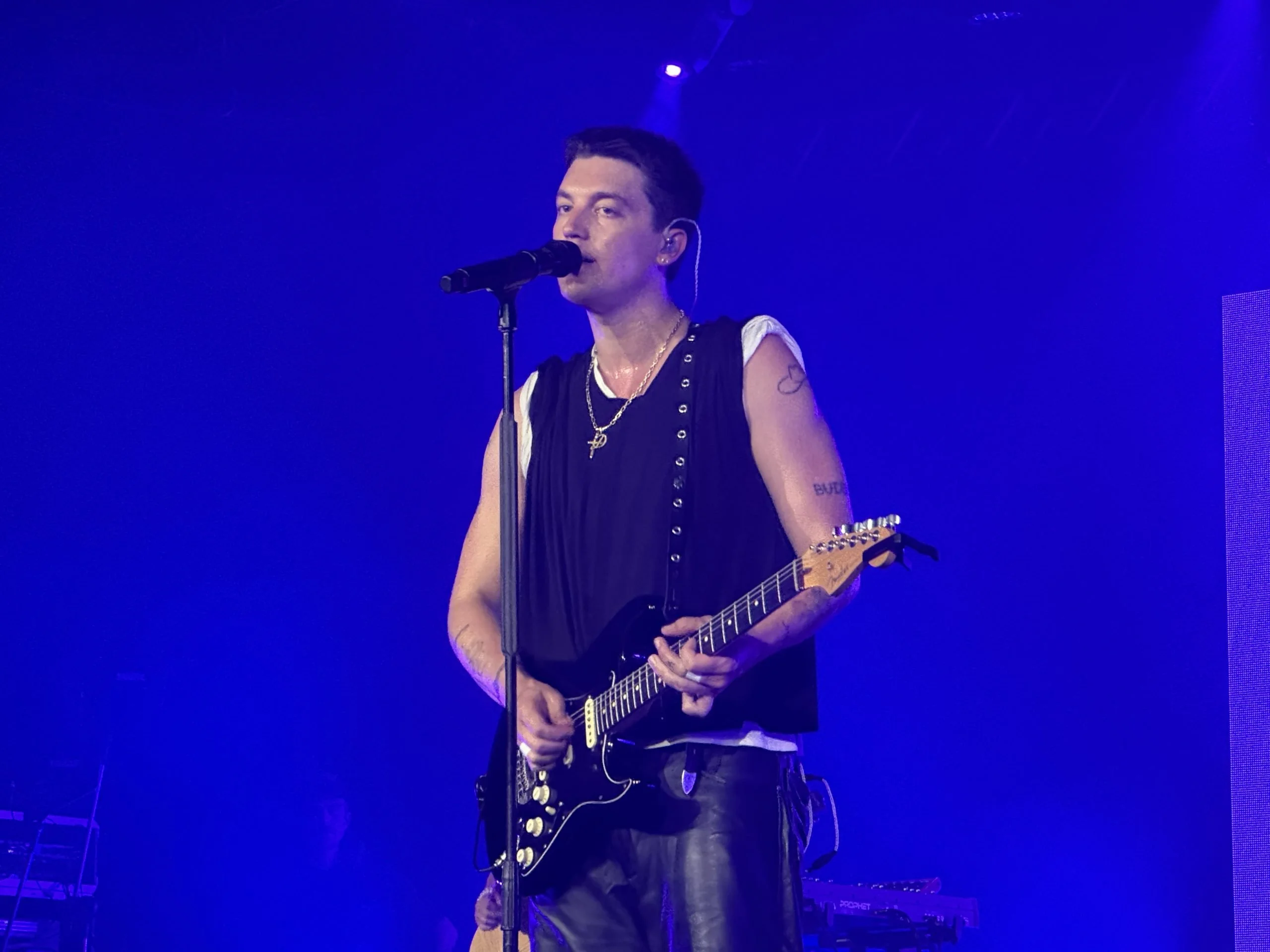 LANY, duo com ex de Dua Lipa, encanta São Paulo e entrega show inesquecível