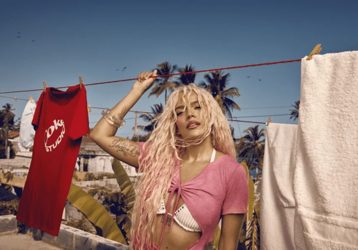 Karol G lança novo hit ‘Si Antes Te Hubiera Conocido’