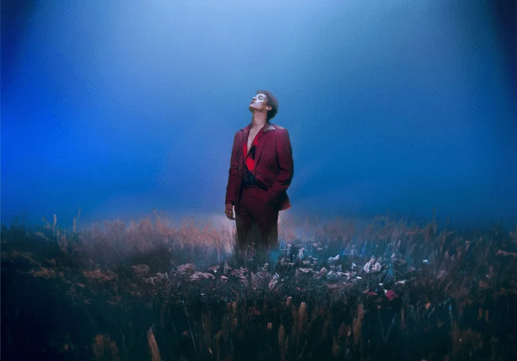 Gabriel Froede solta a voz no lançamento de seu primeiro álbum