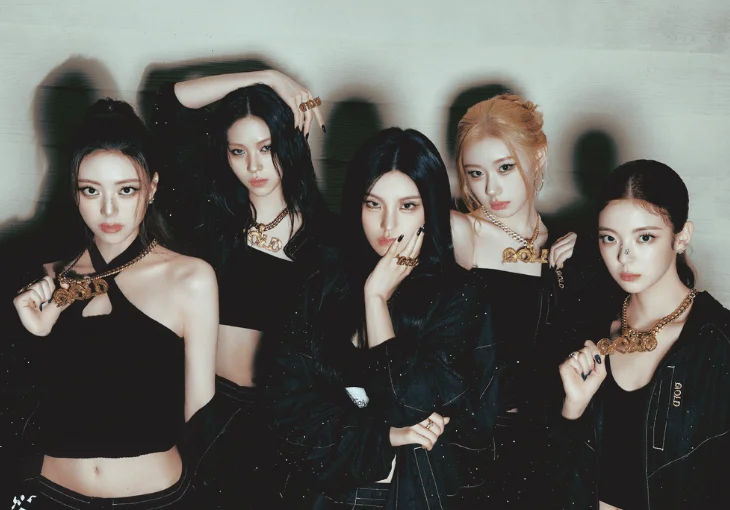ITZY faz comeback com grupo completo depois de um ano