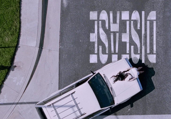 Lady Gaga inicia era de seu próximo álbum com o single ‘Disease’